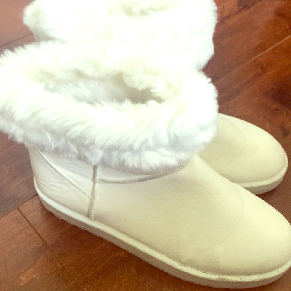 White ankle boots super cute